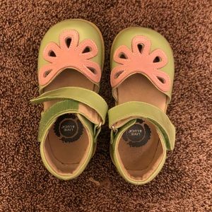 Livie and Luca Petals Size 10